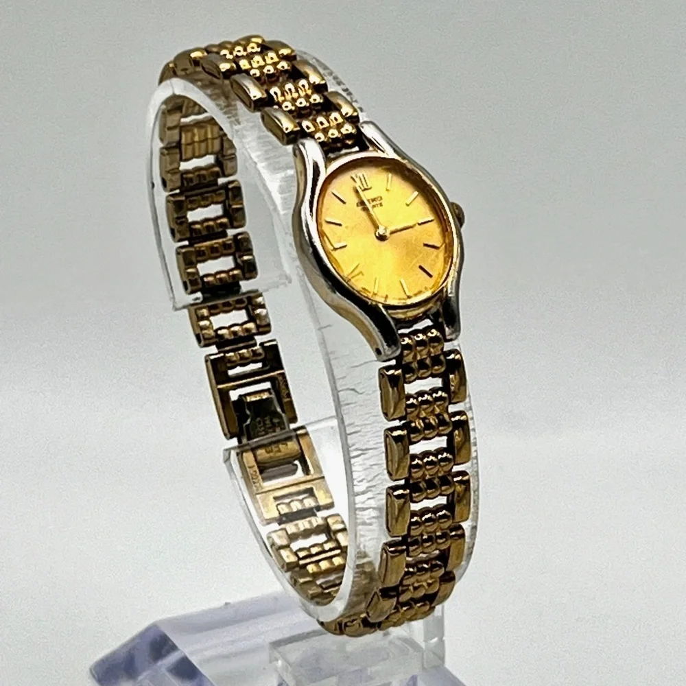 Vintage Seiko Petite Gold tone Oval Ladies Watch Working.